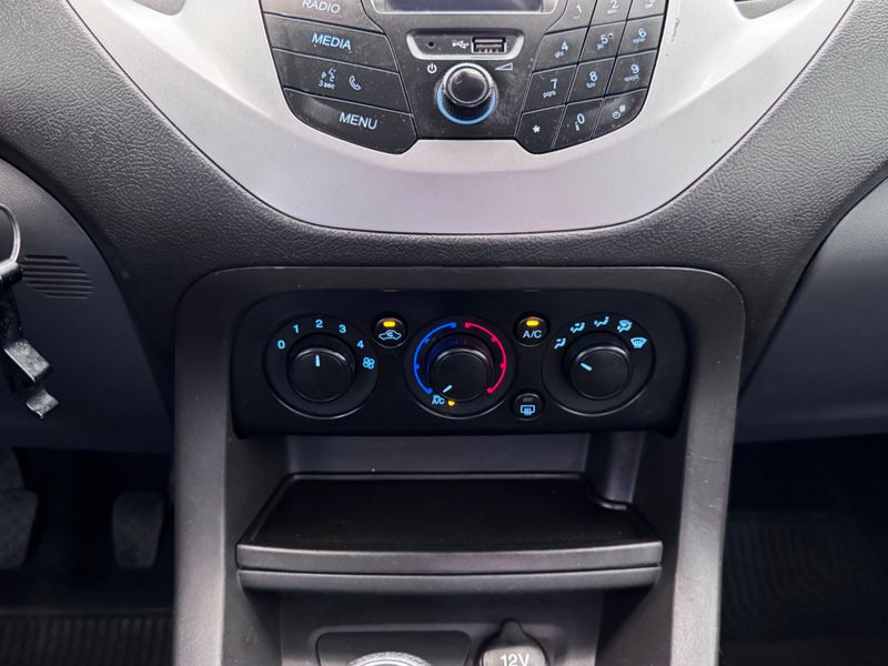 Ford Ka Se 1.0 Ha 2016/2016 COVEL VEICULOS ENCANTADO / Carros no Vale Ford Ka Se 1.0 Ha 2016/2016 COVEL VEICULOS ENCANTADO / Carros no Vale