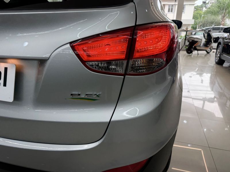 Hyundai Ix35 Gl 2.0 16v 2wd 2017/2018 COVEL VEICULOS ENCANTADO / Carros no Vale