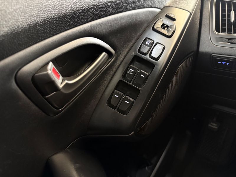 Hyundai Ix35 Gl 2.0 16v 2wd 2017/2018 COVEL VEICULOS ENCANTADO / Carros no Vale