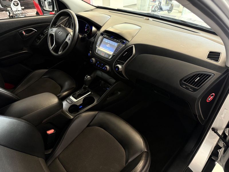 Hyundai Ix35 Gl 2.0 16v 2wd 2017/2018 COVEL VEICULOS ENCANTADO / Carros no Vale