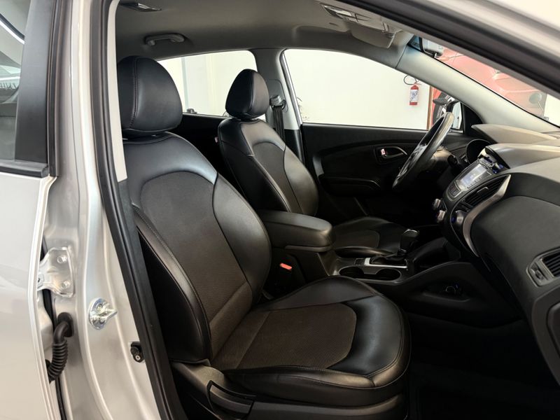 Hyundai Ix35 Gl 2.0 16v 2wd 2017/2018 COVEL VEICULOS ENCANTADO / Carros no Vale