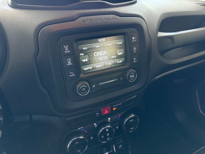 Jeep Renegade Longitude 1.8 2015/2016 COVEL VEICULOS ENCANTADO / Carros no Vale