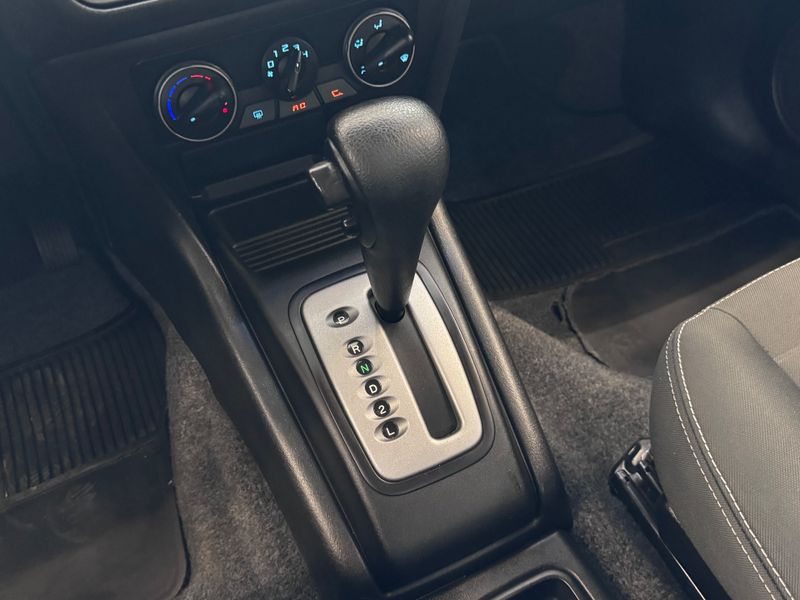 Mitsubishi Pajero Tr4 Fl 2wd Hp 2013/2013 COVEL VEICULOS ENCANTADO / Carros no Vale