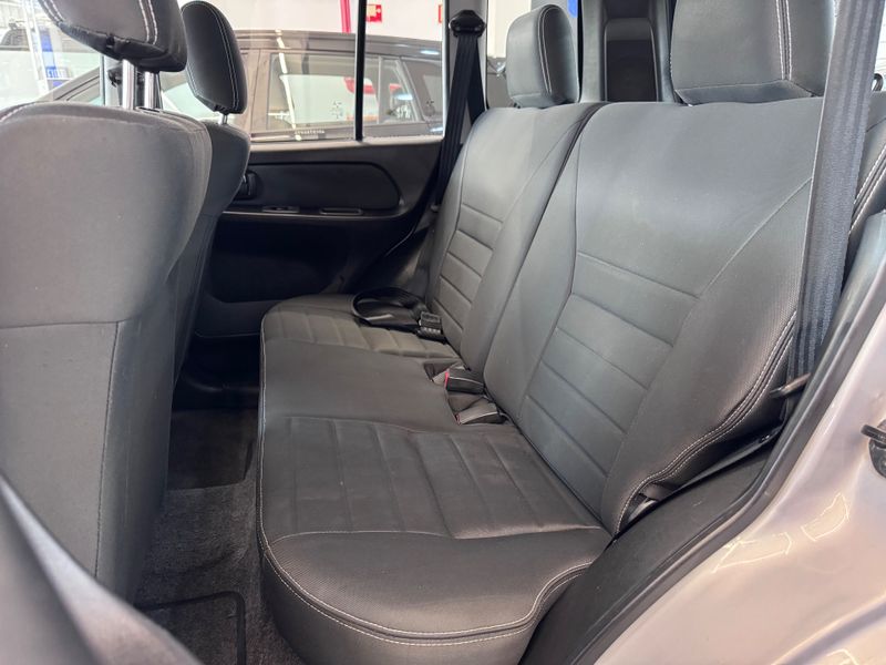 Mitsubishi Pajero Tr4 Fl 2wd Hp 2013/2013 COVEL VEICULOS ENCANTADO / Carros no Vale