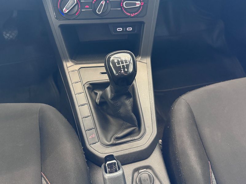 Volkswagen Polo Track 1.0 12v 2023/2023 COVEL VEICULOS ENCANTADO / Carros no Vale