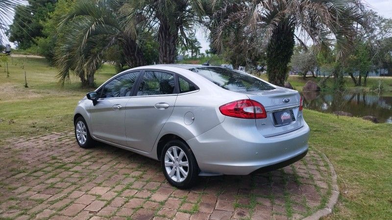Ford FIESTA SEDAN SE 1.6 2012 GRASSI VEÍCULOS LAJEADO / Carros no Vale