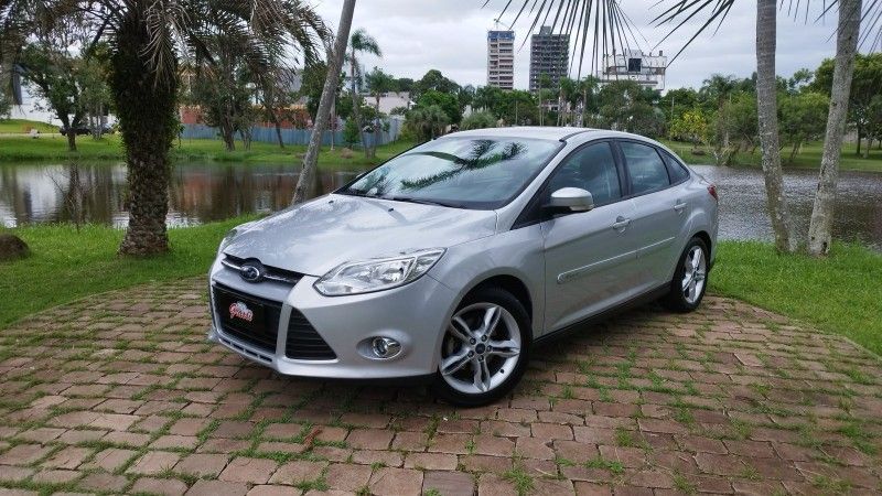 Ford FOCUS SEDAN SE 2.0 2014 GRASSI VEÍCULOS LAJEADO / Carros no Vale