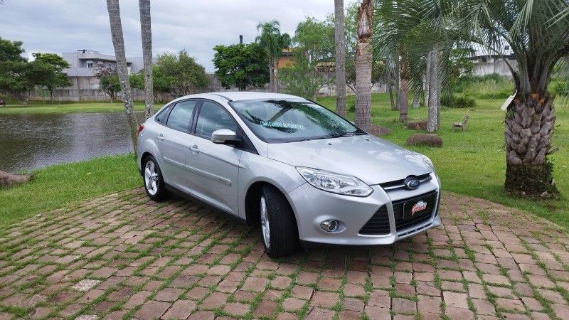 Ford FOCUS SEDAN SE 2.0 2014 GRASSI VEÍCULOS LAJEADO / Carros no Vale
