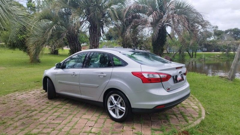 Ford FOCUS SEDAN SE 2.0 2014 GRASSI VEÍCULOS LAJEADO / Carros no Vale