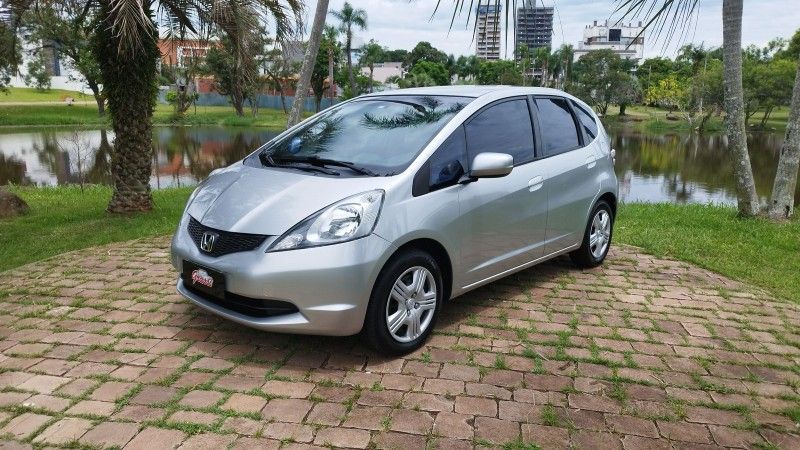Honda FIT DX 1.4 2011 GRASSI VEÍCULOS LAJEADO / Carros no Vale