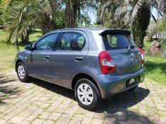 Toyota ETIOS XS 1.5 2014 GRASSI VEÍCULOS LAJEADO / Carros no Vale
