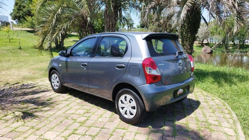 Toyota ETIOS XS 1.5 2014 GRASSI VEÍCULOS LAJEADO / Carros no Vale