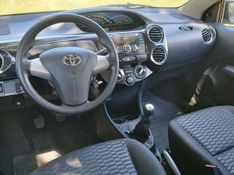 Toyota ETIOS XS 1.5 2014 GRASSI VEÍCULOS LAJEADO / Carros no Vale