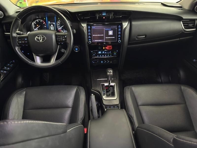 Toyota HILUX SW4 SRX 2.8 2021 HÉLIO AUTOMÓVEIS LAJEADO / Carros no Vale