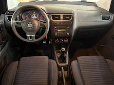 Volkswagen CROSSFOX 1.6 2011 HÉLIO AUTOMÓVEIS LAJEADO / Carros no Vale