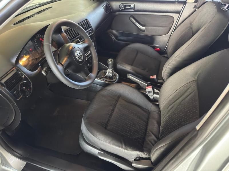 Volkswagen GOLF 1.6Mi 2002 HÉLIO AUTOMÓVEIS LAJEADO / Carros no Vale