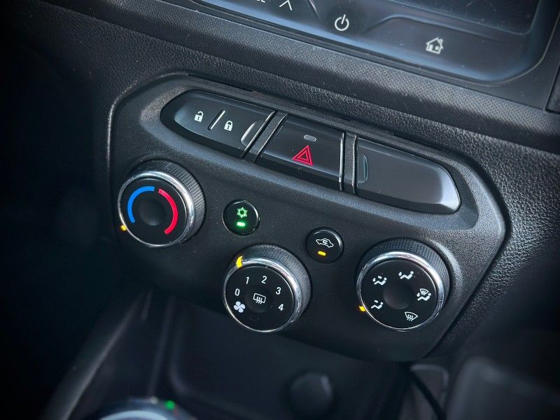 Chevrolet ONIX LT 1.4 2013 NEUMANN VEÍCULOS ARROIO DO MEIO / Carros no Vale