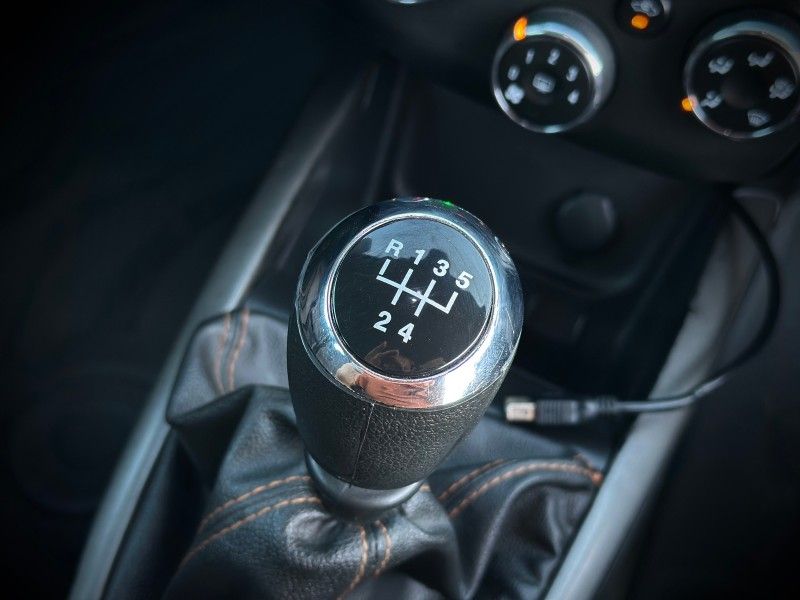 Chevrolet ONIX LT 1.4 2013 NEUMANN VEÍCULOS ARROIO DO MEIO / Carros no Vale