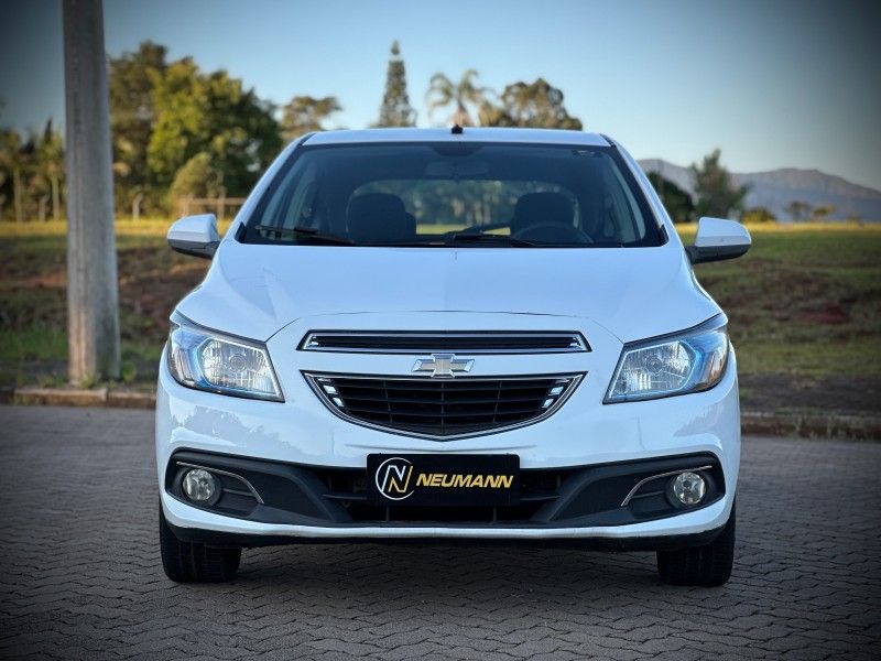 Chevrolet ONIX LT 1.4 2013 NEUMANN VEÍCULOS ARROIO DO MEIO / Carros no Vale