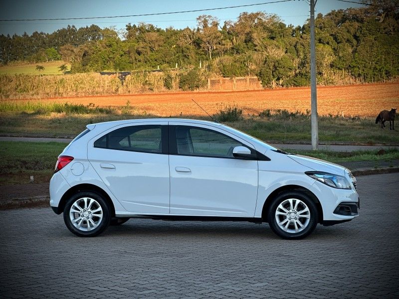 Chevrolet ONIX LT 1.4 2013 NEUMANN VEÍCULOS ARROIO DO MEIO / Carros no Vale