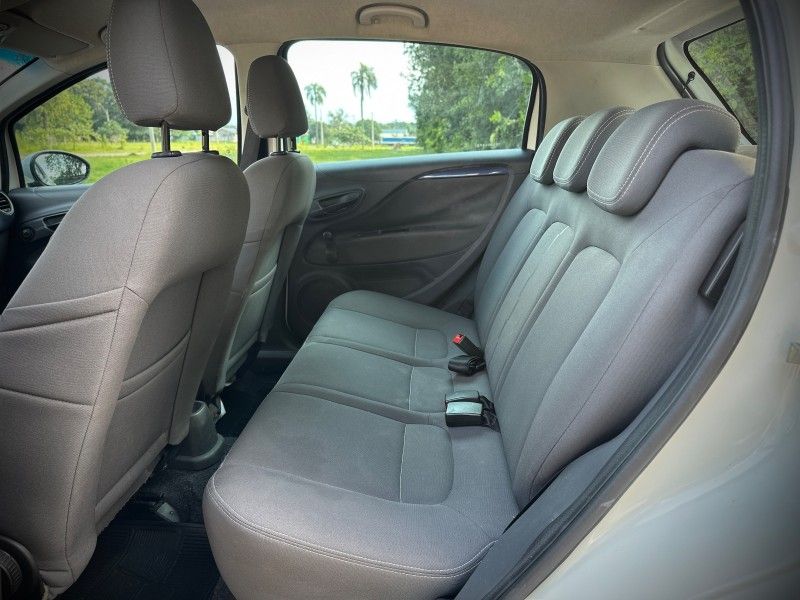 Fiat PUNTO ATTRACTIVE 1.4 2014 NEUMANN VEÍCULOS ARROIO DO MEIO / Carros no Vale