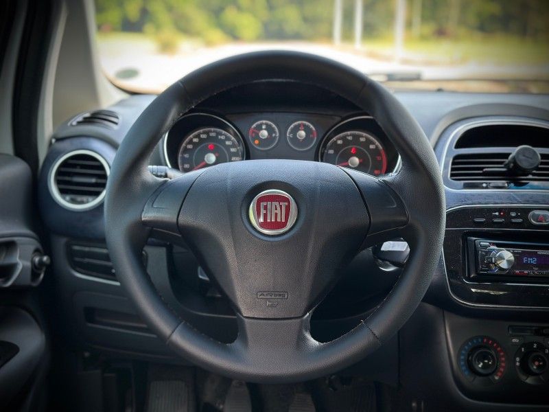 Fiat PUNTO ATTRACTIVE 1.4 2014 NEUMANN VEÍCULOS ARROIO DO MEIO / Carros no Vale