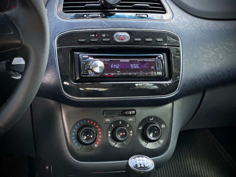 Fiat PUNTO ATTRACTIVE 1.4 2014 NEUMANN VEÍCULOS ARROIO DO MEIO / Carros no Vale