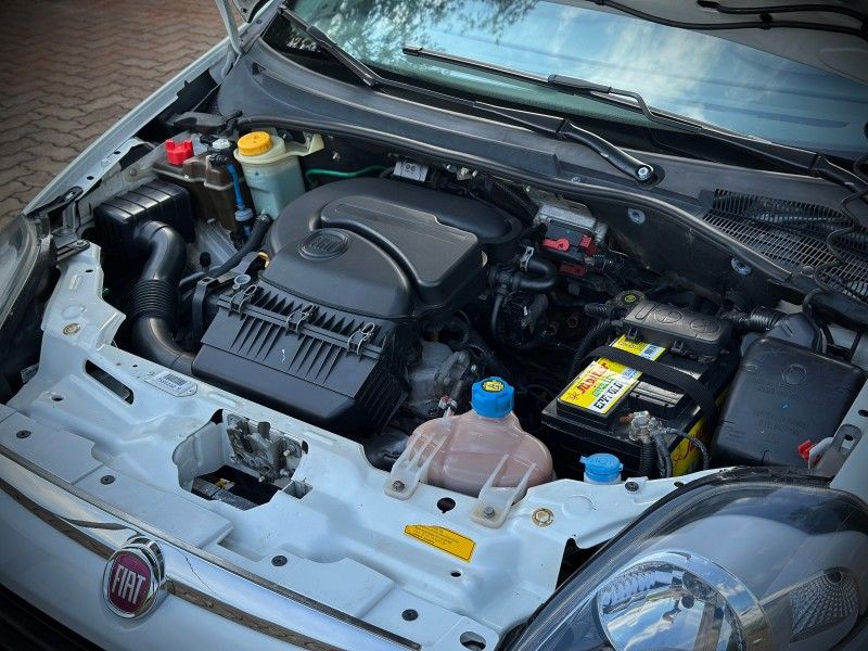 Fiat PUNTO ATTRACTIVE 1.4 2014 NEUMANN VEÍCULOS ARROIO DO MEIO / Carros no Vale