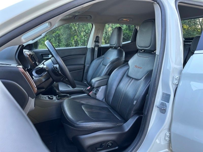 Fiat TORO VOLCANO 2.0 2018 NEUMANN VEÍCULOS ARROIO DO MEIO / Carros no Vale