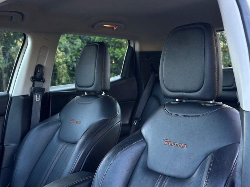 Fiat TORO VOLCANO 2.0 2018 NEUMANN VEÍCULOS ARROIO DO MEIO / Carros no Vale