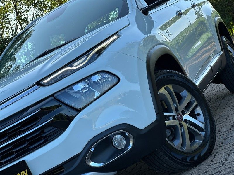 Fiat TORO VOLCANO 2.0 2018 NEUMANN VEÍCULOS ARROIO DO MEIO / Carros no Vale