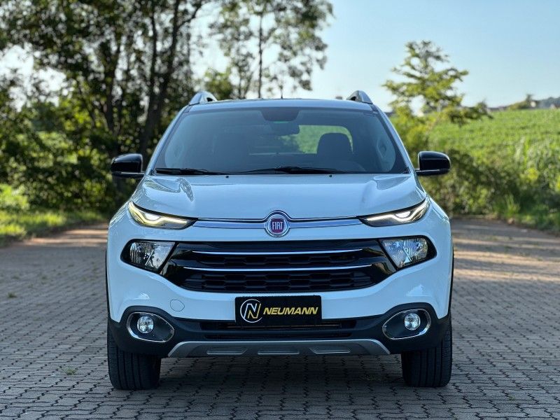 Fiat TORO VOLCANO 2.0 2018 NEUMANN VEÍCULOS ARROIO DO MEIO / Carros no Vale
