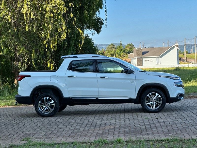 Fiat TORO VOLCANO 2.0 2018 NEUMANN VEÍCULOS ARROIO DO MEIO / Carros no Vale