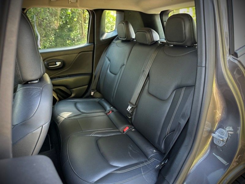 Jeep RENEGADE LIMITED 1.8 2017 NEUMANN VEÍCULOS ARROIO DO MEIO / Carros no Vale Jeep RENEGADE LIMITED 1.8 2017 NEUMANN VEÍCULOS ARROIO DO MEIO / Carros no Vale