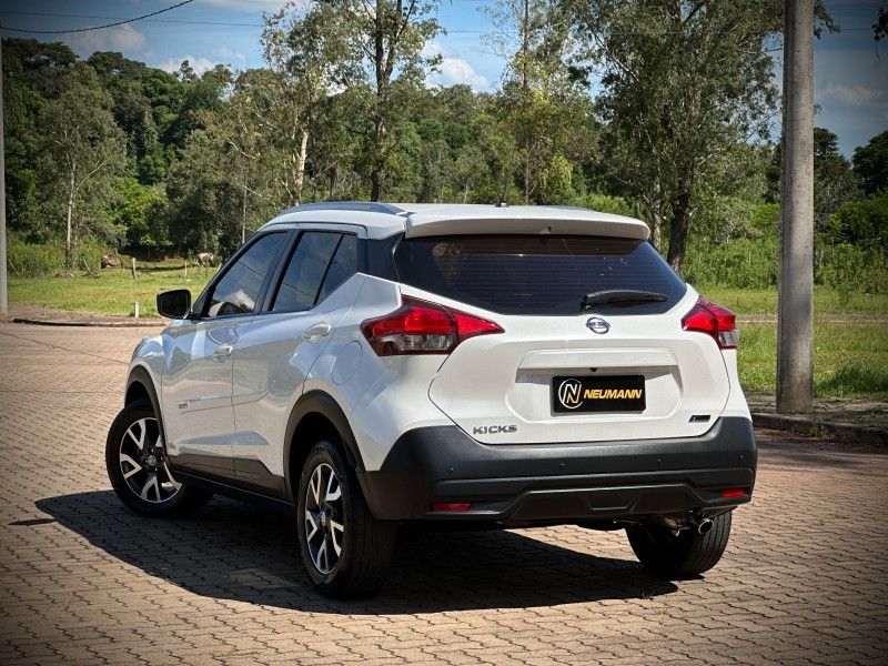Nissan KICKS S 1.6 2018 NEUMANN VEÍCULOS ARROIO DO MEIO / Carros no Vale