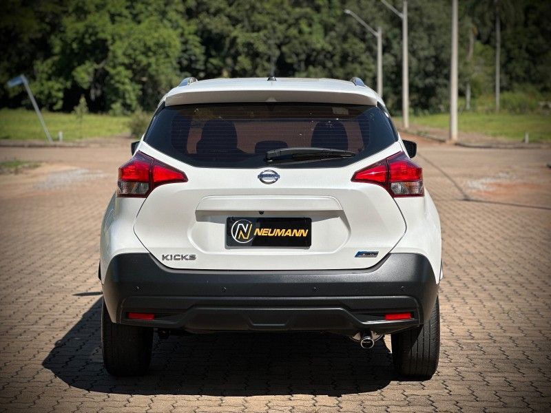 Nissan KICKS S 1.6 2018 NEUMANN VEÍCULOS ARROIO DO MEIO / Carros no Vale