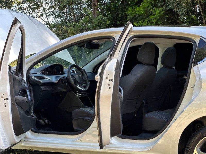 Peugeot 208 GRIFFE 1.6 2014 NEUMANN VEÍCULOS ARROIO DO MEIO / Carros no Vale