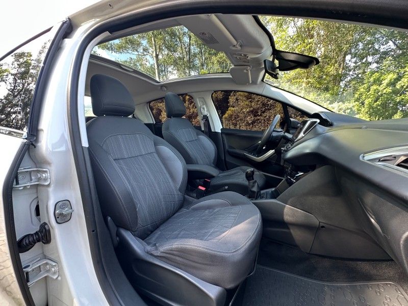 Peugeot 208 GRIFFE 1.6 2014 NEUMANN VEÍCULOS ARROIO DO MEIO / Carros no Vale