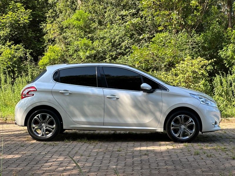 Peugeot 208 GRIFFE 1.6 2014 NEUMANN VEÍCULOS ARROIO DO MEIO / Carros no Vale