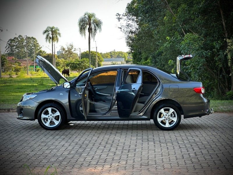 Toyota COROLLA XEi 2.0 2012 NEUMANN VEÍCULOS ARROIO DO MEIO / Carros no Vale