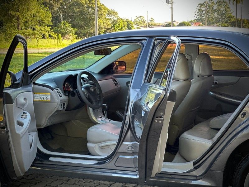 Toyota COROLLA XEi 2.0 2012 NEUMANN VEÍCULOS ARROIO DO MEIO / Carros no Vale