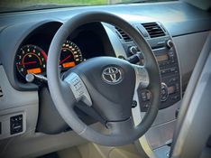 Toyota COROLLA XEi 2.0 2012 NEUMANN VEÍCULOS ARROIO DO MEIO / Carros no Vale