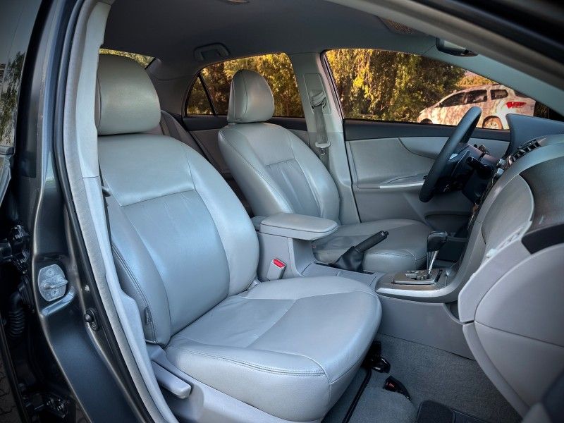 Toyota COROLLA XEi 2.0 2012 NEUMANN VEÍCULOS ARROIO DO MEIO / Carros no Vale