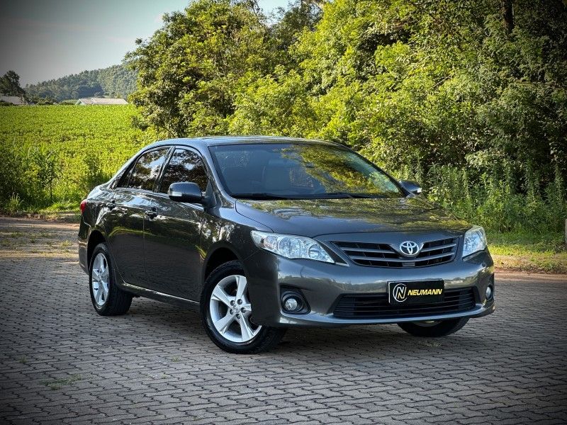 Toyota COROLLA XEi 2.0 2012 NEUMANN VEÍCULOS ARROIO DO MEIO / Carros no Vale