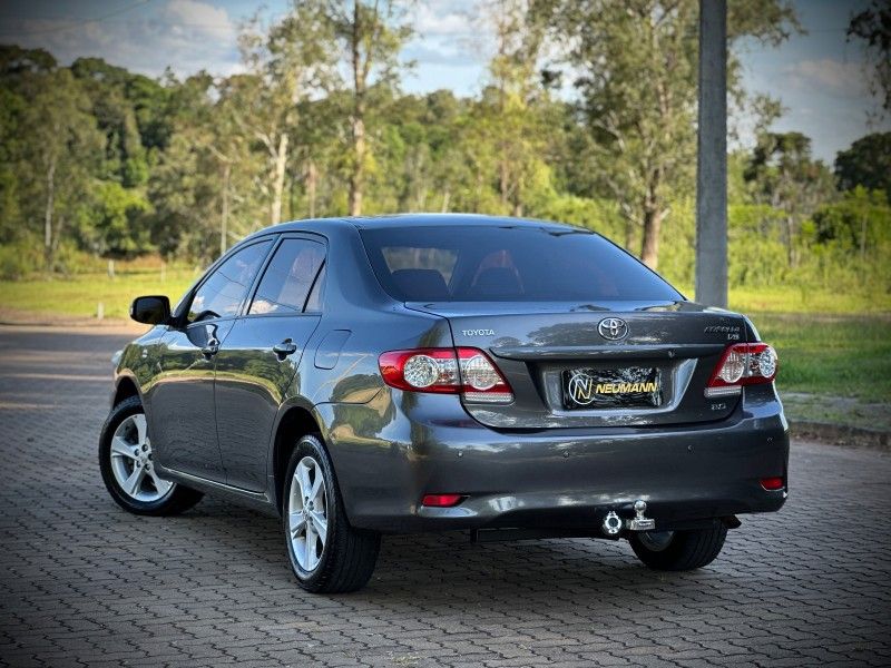 Toyota COROLLA XEi 2.0 2012 NEUMANN VEÍCULOS ARROIO DO MEIO / Carros no Vale