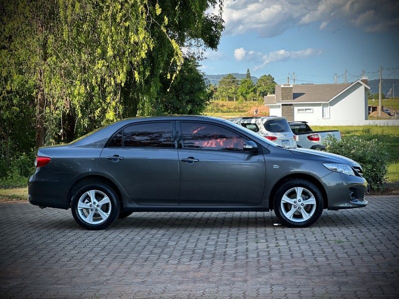 Toyota COROLLA XEi 2.0 2012 NEUMANN VEÍCULOS ARROIO DO MEIO / Carros no Vale
