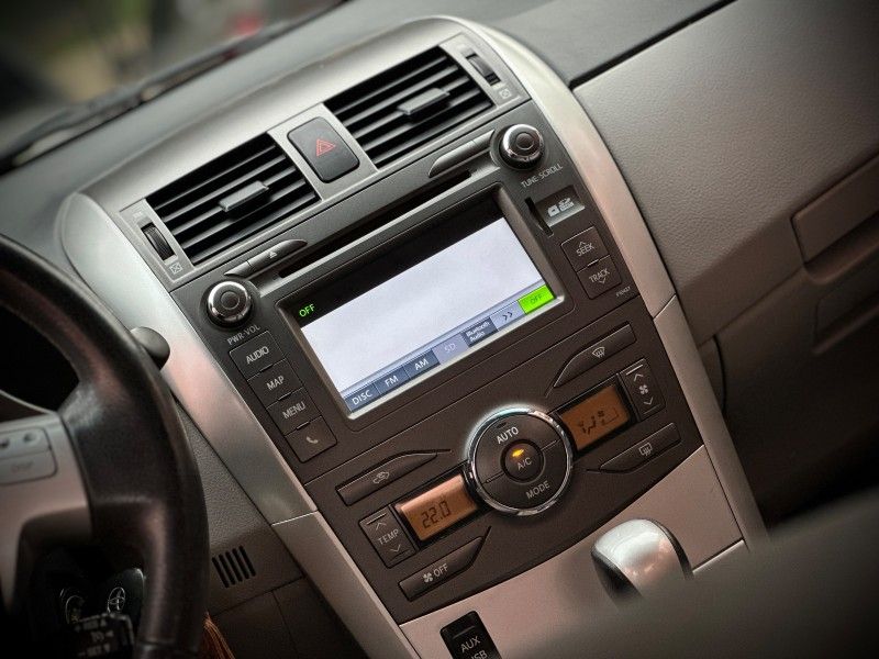 Toyota COROLLA XEi 2.0 2014 NEUMANN VEÍCULOS ARROIO DO MEIO / Carros no Vale