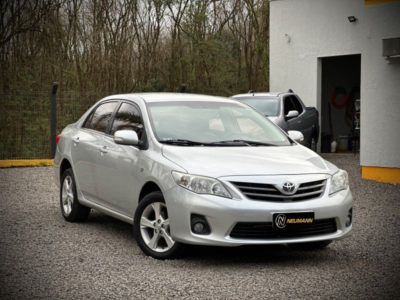 Toyota COROLLA XEi 2.0 2014 NEUMANN VEÍCULOS ARROIO DO MEIO / Carros no Vale