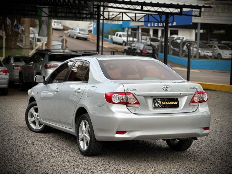 Toyota COROLLA XEi 2.0 2014 NEUMANN VEÍCULOS ARROIO DO MEIO / Carros no Vale