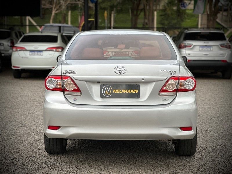 Toyota COROLLA XEi 2.0 2014 NEUMANN VEÍCULOS ARROIO DO MEIO / Carros no Vale